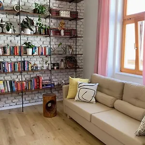 https://simonas-old-town-home-free-parking.hotels-in-ljubljana.com